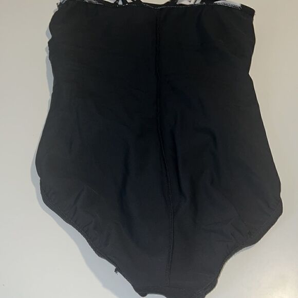 Trimshaper Black White Print Slimming Flowy One Piece Bathing Suit Size 10 - Picture 6 of 15